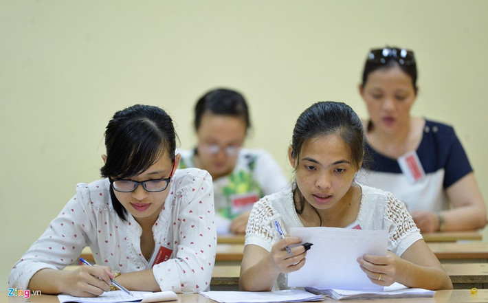 Sau đó, dữ liệu này sẽ được in ra để giáo viên kiểm dò, so vênh so với bản gốc. Công đoạn này được thực hiện tập trung, nghiêm túc.