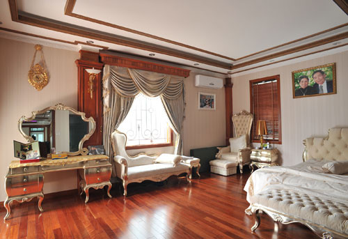 Phòng ngủ của bố mẹ chồng Trang Nhung