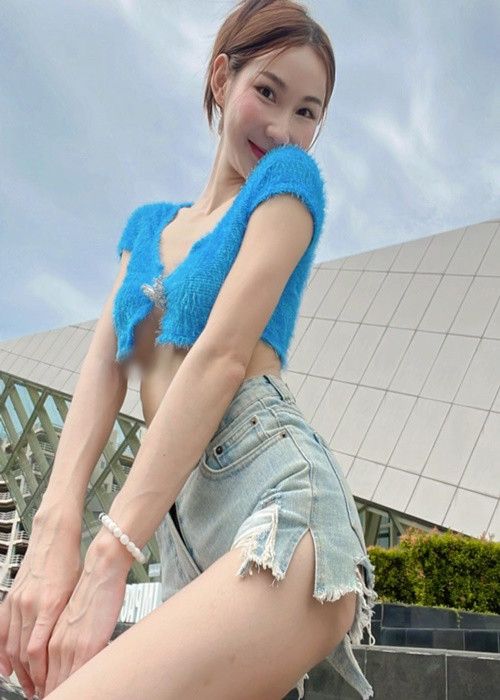 Hot girl người Thái Lan sở hữu vóc dáng khá mảnh mai.