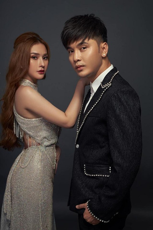 Thu Thủy và Ưng Hoàng Phúc song ca ăn ý cách đây nhiều năm. Ảnh: Người Đưa Tin.