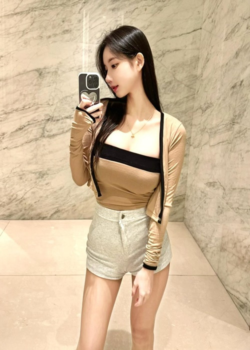 Hiện tại, hot girl xinh đẹp có 700.000 fan trên Instagram.
