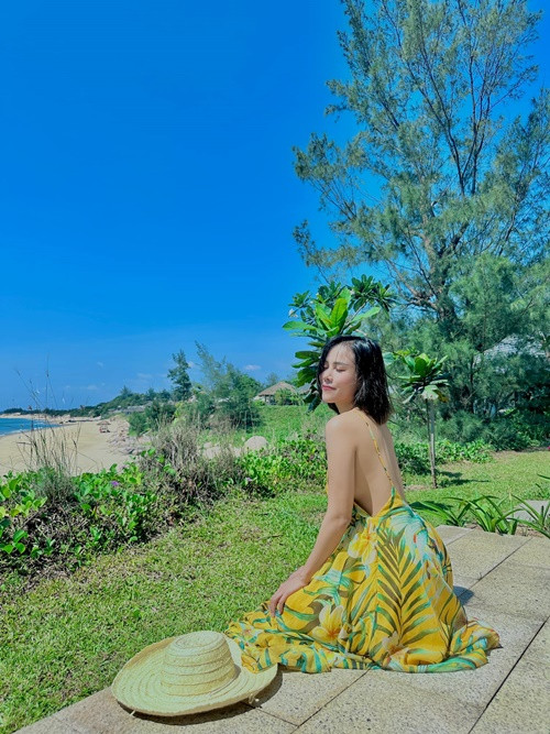 Cô còn là Á quân của 2 chương trình Người kể chuyện tình 2018 và Tỏa sáng sao đôi 2022.