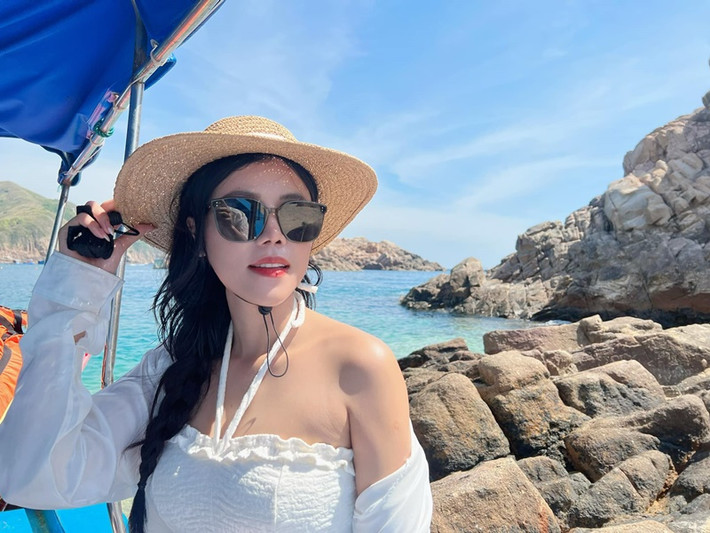 Trên trang cá nhân, Hồng Gấm thường xuyên khoe ảnh đi du lịch.