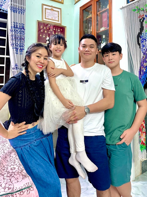 Đón sinh nhật vào tháng 5 vừa qua, Trung Kiên khen vợ trẻ đẹp.