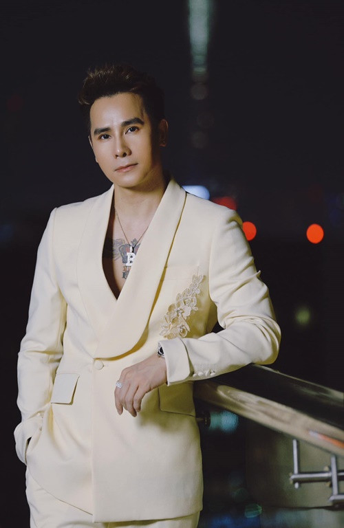 Mới đây, nam ca sĩ Chu Bin bị công an tạm giữ về hành vi tổ chức sử dụng trái phép chất ma túy. Sau đó, công an tạm cho Chu Bin về, chờ củng cố hồ sơ xử lý sau. Ảnh: FBNV.