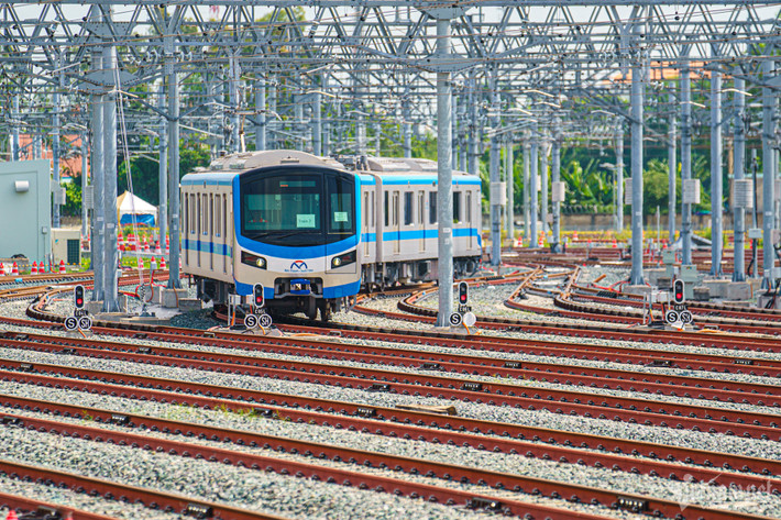 Hiện tại, depot Long Bình có các tòa nhà vận hành, xưởng chính, bãi đỗ, trạm vệ sinh, đường ray, hệ thống điện, tín hiệu... Tất cả đã hoàn thiện cơ bản.