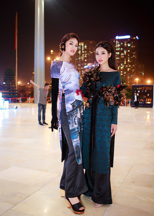 Giống như Hoa hậu Đỗ Mỹ Linh, Á hậu Thanh Tú cũng áo dài cách tân của NTK Thuỷ Nguyễn tại sự kiện.
