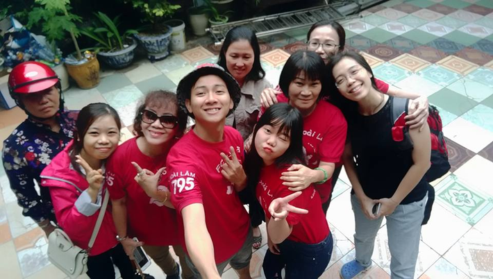 Mặc dù thời tiết không thuận lợi song ngày 5/11, các thành viên của gia đình Gạo (tên Fanclub của ca sĩ Hoài Lâm) cùng Idol của mình vẫn quyết tâm đến với Quảng Bình – vùng quê đang chịu thiệt hại nặng nề sau những đợt lũ lụt để ủng hộ những cảnh ngộ khó khăn.