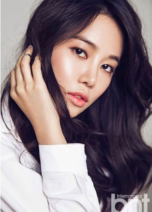 Được biết, Jung Hae Na sinh năm 1991, kém Nhã Phương 1 tuổi nhưng hơn Kang Tae Oh 2 tuổi. Cô thuộc công ty giải trí của mỹ nam Bae Yong Joon. (Ảnh: Instagram nhân vật)