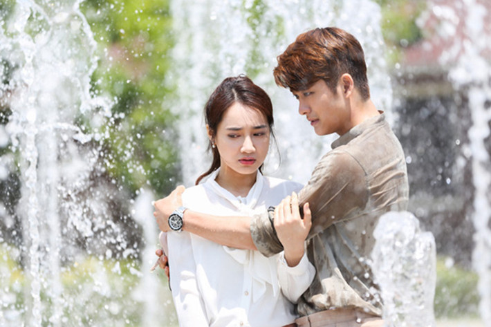 Sang Việt Nam thực hiện một dự án theo lời đề nghị của Junsu, Cynthia không ngờ rằng hôn phu gặp lại mối tình đầu là Linh (Nhã Phương). (Ảnh: Vietnamnet)