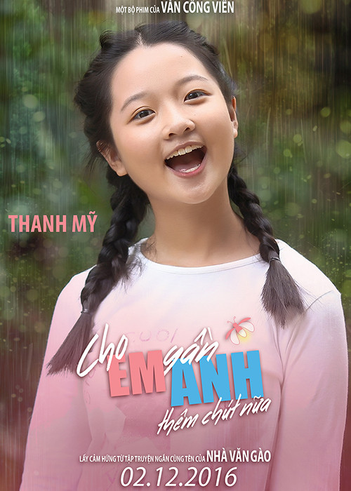 Bộ poster của “Cho em gần anh thêm chút nữa” còn khắc họa dàn nhân vật phụ. Trong ảnh, nhân vật Tina (Thanh Mỹ) là đứa em gái bé bỏng luôn yêu thương chị gái Rin.