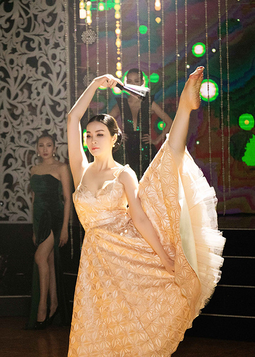 Màn múa quạt solo điêu luyện của Thanh Mai trong chương trình cũng gây được ấn tượng.
