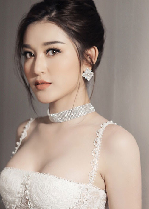 Á hậu Huyền My sẽ đại diện nhan sắc Việt thi quốc tế năm 2017. Theo đó, người đẹp sinh năm 1995 sẽ tranh tài tại cuộc thi Miss Grand International 2017 (Hoa hậu Hòa bình Thế giới).