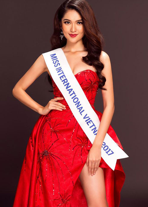 Á hậu Thùy Dung chính thức trở thành đại diện Việt Nam tại cuộc thi Miss International 2017 (Hoa hậu Quốc tế). Cô cao 1m71, nặng 50 kg và có số đo ba vòng: 84-62-90.