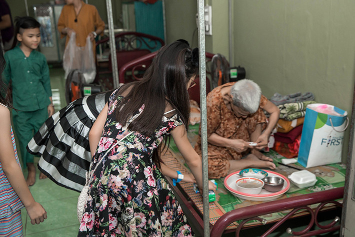 Hà Phương giấu mặt con vì muốn các bé có một cuộc sống bình thường. Ngoài ra, vì lý do an ninh, cô em gái của Cẩm Ly đành phải giấu mọi thông tin về 2 con gái. Ảnh: Thế giới điện ảnh