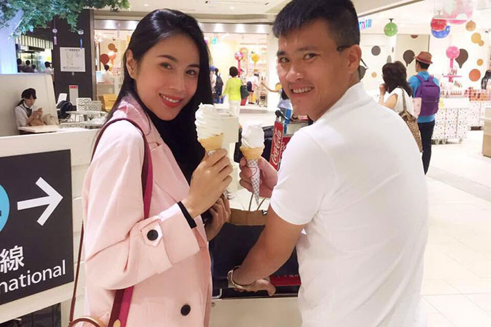 Hot Face sao Việt 24h: Thủy Tiên đăng tải hình ảnh hẹn hò ăn kem cùng Công Vinh. Cô còn chia sẻ: "Truyền thuyết kể rằng tháng cô hồn ăn kem cùng người mình yêu sẽ giải xui và may mắn cả tháng".
