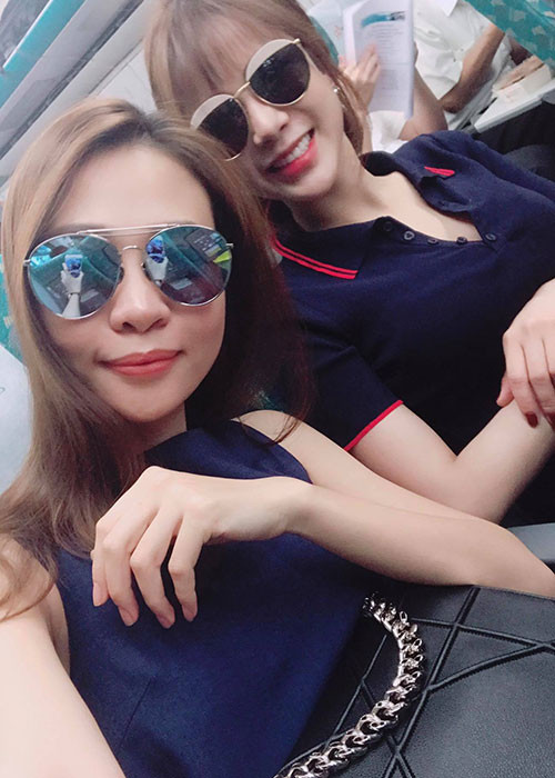 Diệp Lâm Anh (phải) đón sinh nhật cùng Đàm Thu Trang tại Đài Loan.