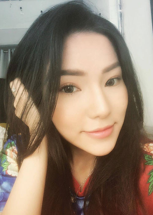 Lý Phương Châu đăng tải hình ảnh xinh đẹp, rạng rỡ. Gần đây, cô bất ngờ bị tố ngoại tình với Hiền Sến khi chưa ly hôn Lâm Vinh Hải. Tuy nhiên, cô lên tiếng phủ nhận.