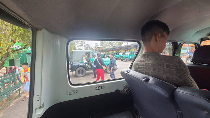 Nhiều ý kiến cho rằng những chiếc xe này đã quá cũ, cần phải thay thế để đảm bảo an toàn cho du khách, tránh những trường hợp đáng tiếc có thể xảy ra.