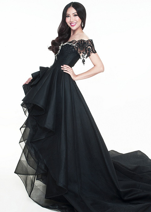 Với cấu trúc tạo phom áo corset, bộ trang phục tôn lên vòng eo con kiến của Hoa khôi Áo dài Việt Nam 2016. (Ảnh: Công Lý)