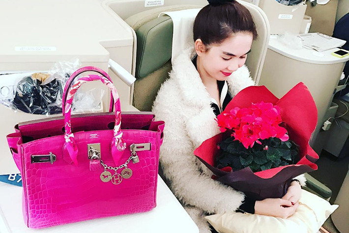 Một điểm chung nữa giữa tình mới và tình cũ của Ngọc Trinh là cả hai đều rất yêu thương, chiều chuộng cô. (Ảnh: Instagram nhân vật)
