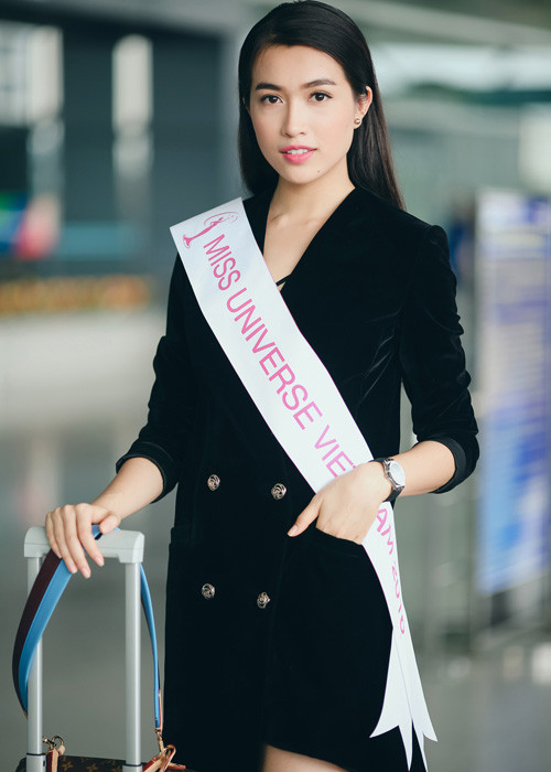 Đây là lần đầu tiên Lệ Hằng có hoạt động trước cùng ban tổ chức kể từ khi chính thức trở thành đại diện Việt Nam tại Hoa hậu Hoàn vũ Thế giới 2016.