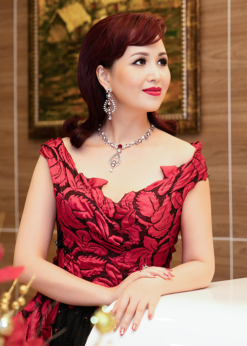 Sau nhiều năm làm vợ, làm mẹ, Diệu Hoa luôn cảm thấy mình là người may mắn khi có cuộc hôn nhân viên mãn.