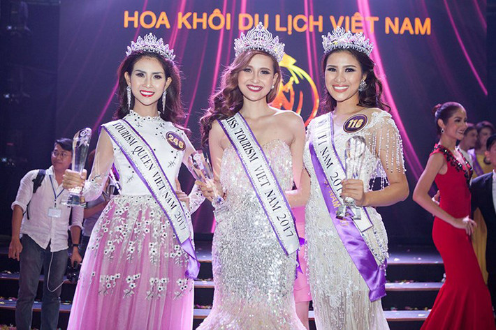 Không lâu sau khi bị tước danh hiệu Á khôi 1 cuộc thi Hoa khôi Du lịch Việt Nam 2017, Nguyễn Thị Thành tiếp tục trở thành tâm điểm của dư luận bởi ồn ào “thi chui”. Theo đó, cô vẫn tham gia cuộc thi nhan sắc tại Miss Eco International 2017 dù không còn danh hiệu á khôi. Ảnh: FBNV