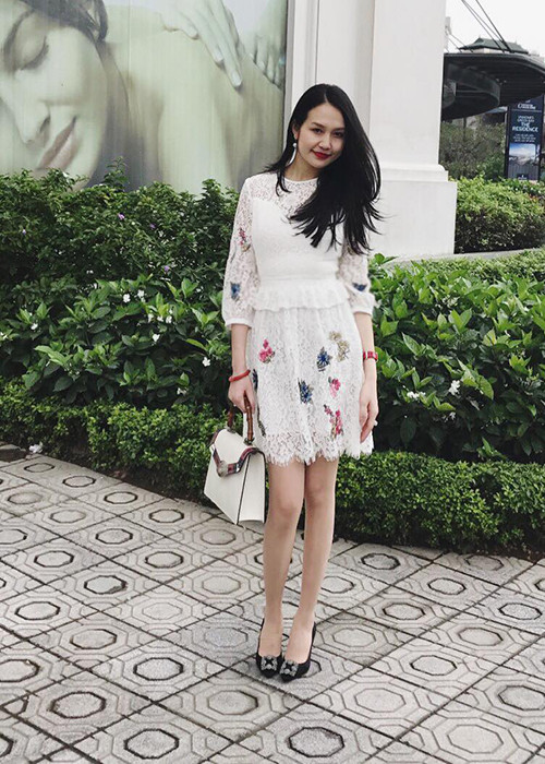 Sau gần một tháng sinh con thứ hai, Thu Hương nhanh chóng lấy lại vóc dáng thon gọn. Ảnh: FBNV