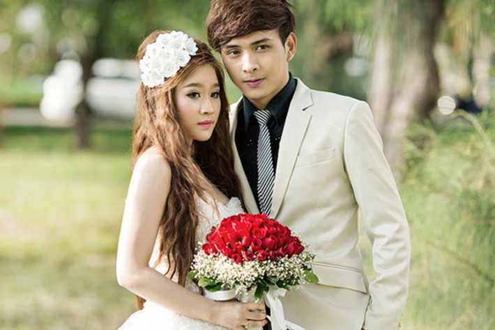 Hồ Quang Hiếu kết hôn với hot girl Ivy vào năm 2013. Tuy nhiên, phải đến đầu năm 2016, đám cưới mới bị lộ. Trước hôn lễ, Hồ Quang Hiếu và Ivy chỉ bị bắt gặp thân mật tại một trung tâm thương mại. Ảnh: Thế giới trẻ