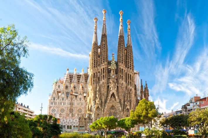 Kiến trúc sư Antoni Gaudí không thể sống đến khi Vương cung thánh đường Sagrada Família do ông thiết kết được hoàn thành ở Barcelona, Tây Ban Nha.