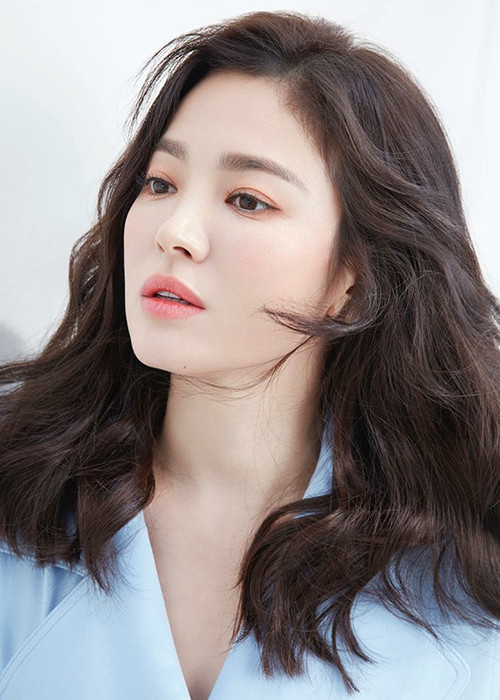 Song Hye Kyo và Song Joong Ki là cặp đôi xứ Hàn gây ồn ào từ đầu năm nay đến nay bởi tin đồn ly hôn. Gần đây, trong buổi ra mắt phim mới, Song Joong Ki ngầm phủ nhận nghi vấn tình cảm vợ chồng rạn nứt.