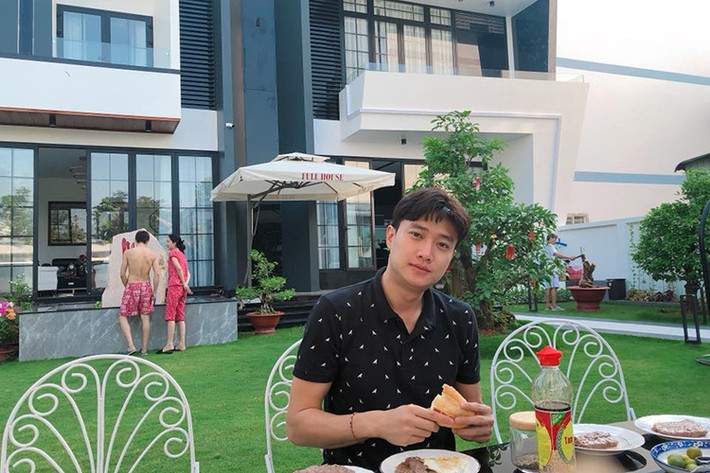 Nam diễn viên phim "Về nhà đi con" sở hữu hơn 100 quán ăn và xây nhà 35 tỷ đồng.