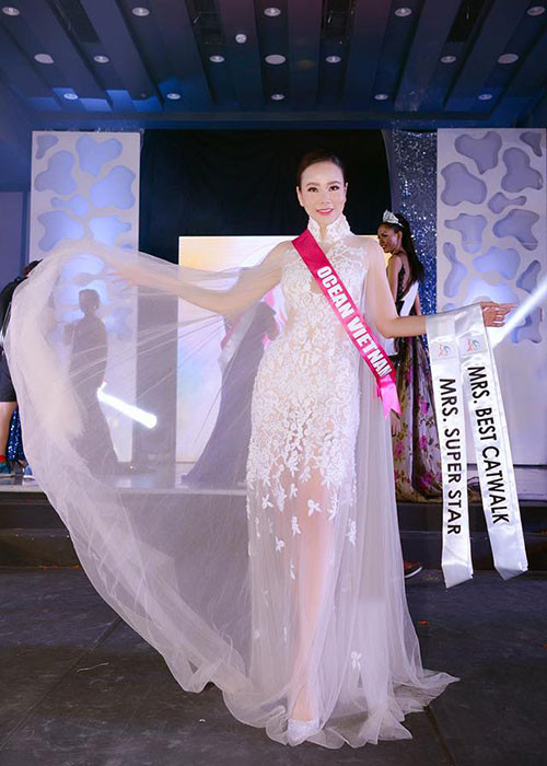 Tuy không đoạt giải trang phục dạ hội nhưng cô đã giành 2 giải phụ gồm Mrs Super Star và Mrs Best Catwalk.