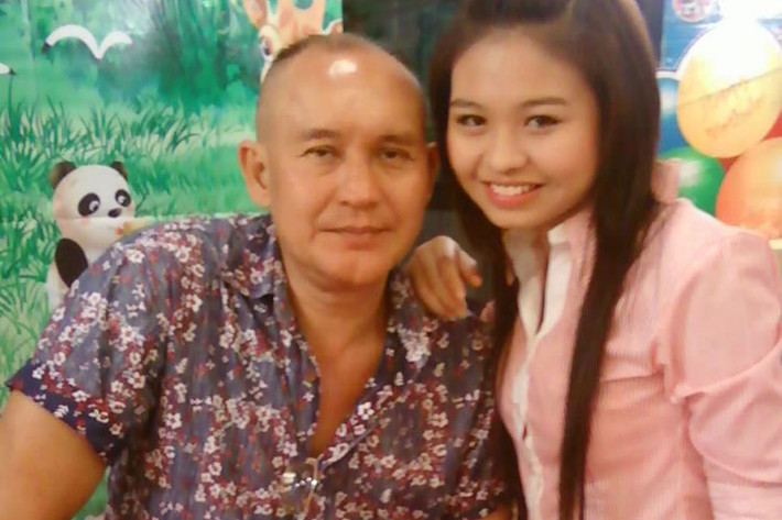Hình ảnh Duy Phương bên con gái Lê Lộc. Nam danh hài từng gặp không ít khó khăn khi sống cảnh gà trống nuôi con.