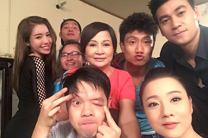 Vợ cũ của Duy Phương sử dụng mạng xã hội và thường xuyên cập nhật hình ảnh trên phim trường. Ảnh: FBNV