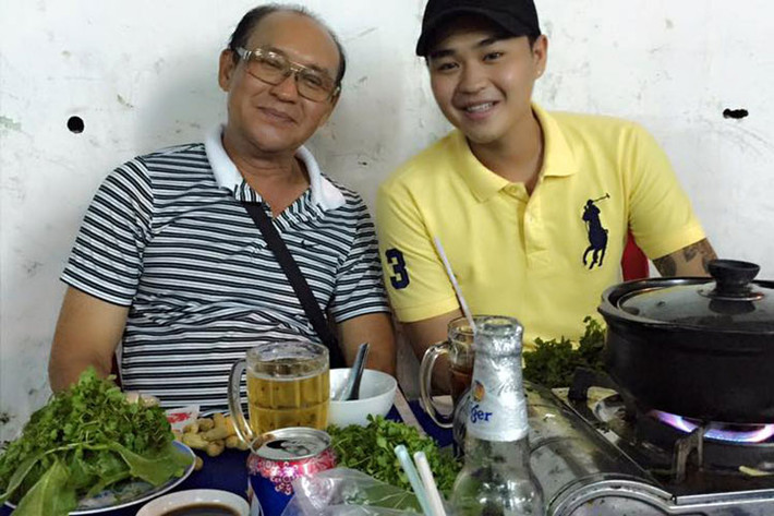 “Ngày trước khi nhỏ đã có lần con nói: “Ai đụng đến ba sẽ không yên với con đâu”. Giờ đây con đã lớn con sẽ nói: "Vẫn giống câu ở trên”, Duy Phước chia sẻ thêm.