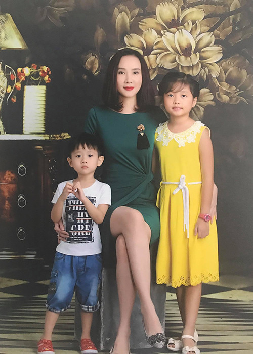 Sau 2 lần kết hôn, Dương Yến Ngọc có một cậu con trai và một cô con gái. Cả hai nhóc tì của nữ người mẫu đều sống với hai người chồng cũ của cô. Để vơi đi nỗi nhớ con, Dương Yến Ngọc lại tập trung hết sức vào công việc. (Ảnh: FBNV)
