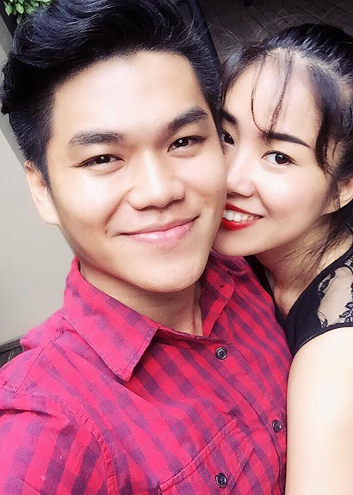 Lê Phương và Phạm Trung Kiên gặp nhau trong chuyến công tác tại Trường Sa. Ban đầu, bạn trai không biết Lê Phương hơn tuổi. Khi biết quá khứ của bạn gái, anh cũng không mấy bận tâm. (Ảnh: FBNV)