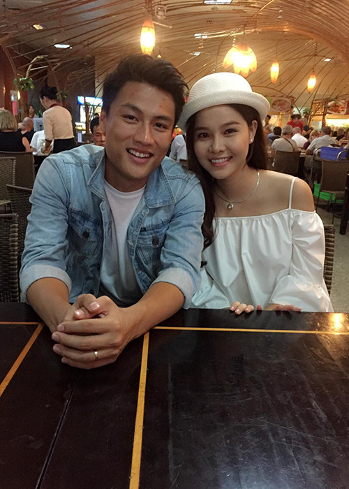 Sau khi kết hôn và mang bầu, nữ người mẫu quyết định rút khỏi showbiz để chăm lo gia đình. (Ảnh: FBNV)
