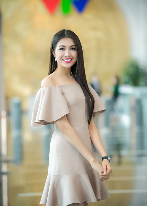 Trở về từ cuộc thi Miss Universe 2016, Lệ Hằng tiếp tục là gương mặt nhận được nhiều sự quan tâm, yêu mến từ khán giả.