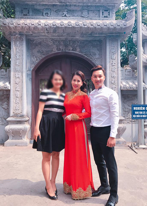 Về phía MC Thành Trung, sáng nay (21/2), anh bí mật tổ chức lễ ăn hỏi với bạn gái Ngọc Hương. Cặp đôi công khai hẹn hò từ năm 2013. Được biết, Ngọc Hương sinh năm 1991 và là một tiếp viên hàng không. (Ảnh: FBNV)