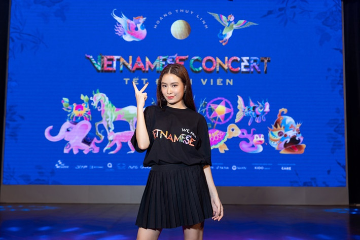 Hoàng Thùy Linh vẫn miệt mài ca hát. Cô liên tục ra MV, trong đó nhiều sản phẩm gây sốt như: See tình, Để Mị nói cho mà nghe, Bánh trôi nước. Sắp tới, Hoàng Thùy Linh tổ chức liveshow đầu tiên trong sự nghiệp. Ảnh: Dân Việt.
