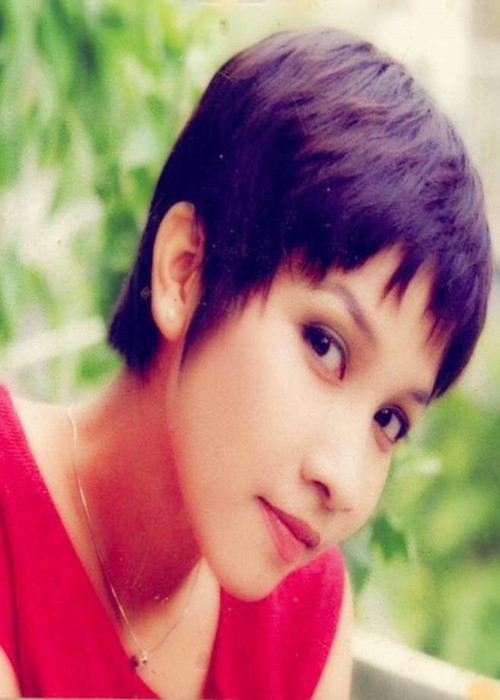 Mỹ Linh chia sẻ trên An Ninh Thủ Đô, do mải miết chạy show nên cô nợ hết môn này đến môn khác, cuối cùng không thể tốt nghiệp khoa thanh nhạc Nhạc viện Hà Nội do môn thể dục. Năm 2014, Mỹ Linh thi tuyển vào học lại và tốt nghiệp sau bốn năm học.