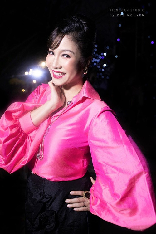 Mỹ Linh được mệnh danh là diva làng nhạc Việt cùng Thanh Lam, Hà Trần và Hồng Nhung.
