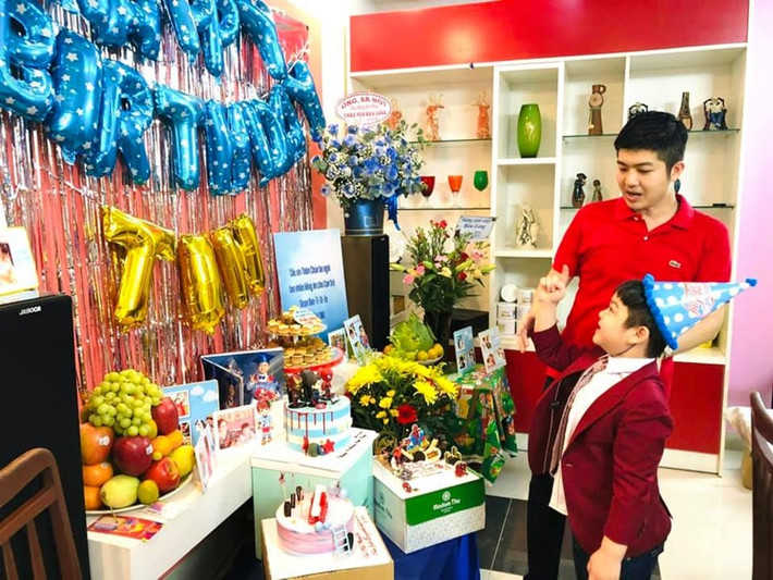 Doanh nhân Bửu Lộc thường tổ chức tiệc sinh nhật hoành tráng cho con.
