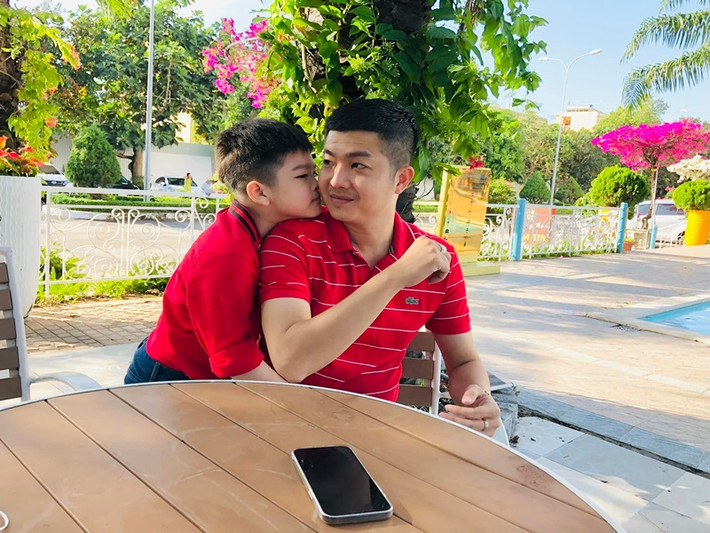 Chồng cũ của Nhật Kim Anh thường xuyên đưa con đi chơi, du lịch.