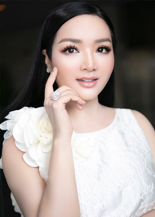 Giáng My từng chia sẻ, cô và người cũ vì tình yêu mà bước vào hôn nhân. Tuy nhiên, do quá lý tưởng hóa về tình yêu nên khi trải qua năm đầu của cuộc sống hôn nhân, Giáng My nhanh chóng bị "vỡ mộng". Ảnh: FBNV