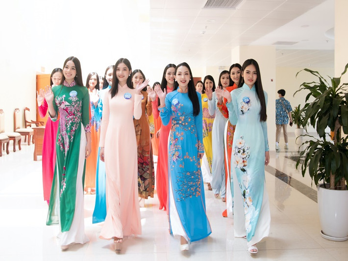 Vào sáng ngày 4/4, 64 cô gái xuất sắc nhất toàn quốc của cuộc thi Miss World Vietnam 2022 - Hoa hậu Thế giới Việt Nam 2022 đã đến thành phố Thái Nguyên để chuẩn bị cho một cuộc hành trình đầy thú vị và thử thách của chuỗi hoạt động nằm trong vòng chung khảo toàn quốc của cuộc thi.