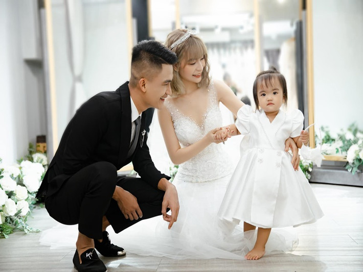 Đám cưới của Mạc Văn Khoa sẽ diễn ra trong tháng 5 tới đây tại Hải Dương, tháng 6 tại TP HCM. Ảnh: FBNV